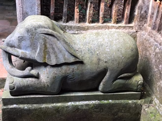 Dưới thời nhà Hậu Lê, Nhồi Hoa công chúa được vua cha giao trách nhiệm đưa cống nộp và huấn luyện một đàn voi cho Đại Việt. Khi trở về nước, đến địa phận huyện Gia Viễn ngày nay, bà lâm bệnh và qua đời. Sau đó, nhân dân lập đền thờ công chúa tại khu vực xã Sơn Lai hiện nay.