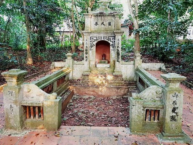 Sau khi huấn luyện xong đàn voi, giao lại cho Đại Việt, trên đường trở về, công chúa bị lâm bệnh, qua đời tại đồi Đền (Thái Sơn, Nho Quan). Biết tin, vua Lê Thánh Tông cho quân thần về làm lễ, an táng, xây khu lăng mộ và cho lập đền thờ công chúa ngay tại đó. Sau này, nhà vua cho người sang Ai Lao báo tin, triều đình Ai Lao chạm ảnh công chúa trên gỗ và đưa đến nơi bà mất làm lễ viếng.