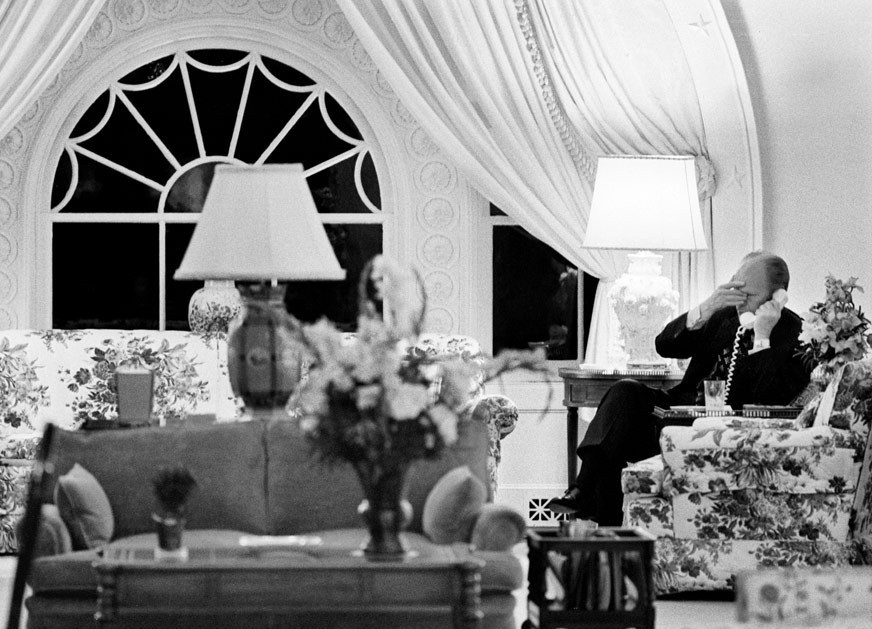 22h33 ngày 28/4/1975, nước Mỹ thua trận tại Việt Nam. Gánh nặng của thực tế đó được thể hiện rõ ràng khi Tổng thống G. Ford nói chuyện với Jim Schlesinger và ra lệnh thi hành Chiến dịch Cơn gió thường xuyên, cuộc di tản cuối cùng những người Mỹ ra khỏi Việt Nam.