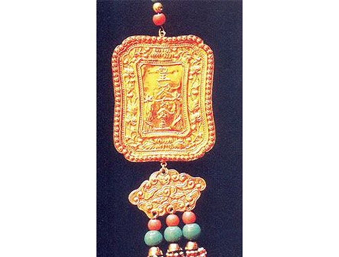 Kim bội khắc dòng chữ Hán “Hoàng thứ nữ công chúa”.