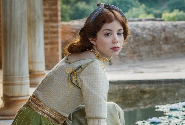 Hoàng hậu đầu tiên của Vua Henry VIII là Catherine xứ Aragon. Họ kết hôn năm 1509. Trước đó, bà từng có hôn ước với người anh quá cố của vua Henry, Arthur, Vương công xứ Wales. Năm 1501, cả hai kết hôn khi tròn 15 tuổi và ở sống tại nhà thờ Old St Paul. Tuy nhiên, chỉ 6 tháng sau, hoàng tử xứ Wales qua đời. Do không trả lại được của hồi môn, Catherine tái giá với em trai của chồng quá cố, vua Henry VIII, khi đó chưa đầy 18 tuổi (kém vợ 5 tuổi).