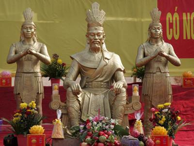 Sau Xích Quỷ, quốc hiệu tiếp theo của nước ta là Văn Lang dưới thời các vua Hùng. Văn Lang đóng đô ở Phong Châu.