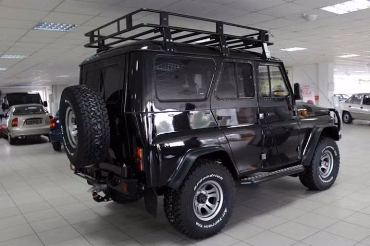 Đối với một chiếc xe ôtô địa hình offroad, bạn cũng nên tự biến mình thành một người thợ sửa chữa chuyên nghiệp bất cứ lúc nào bằng cách trang bị đầy đủ đồ nghề sửa chữa và phụ tùng thay thế để chắc chắn rằng chuyến chinh phục địa hình của bạn không bị gián đoạn.