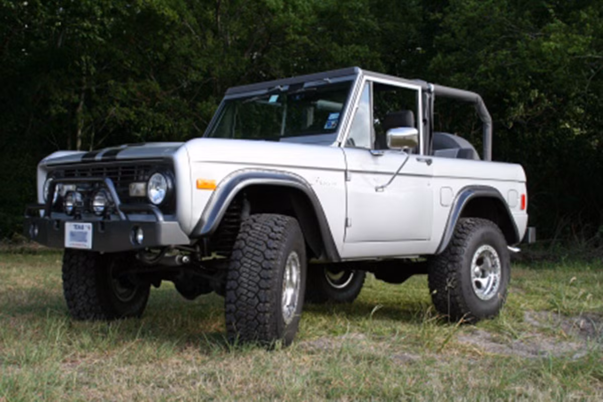 Tuy nhiên với những người “nhập môn” offroad, một động cơ nguyên bản như động cơ V6 trên xe dẫn động 4 bánh cũng đã đủ mạnh để mang đến những trải nghiệm tốt.