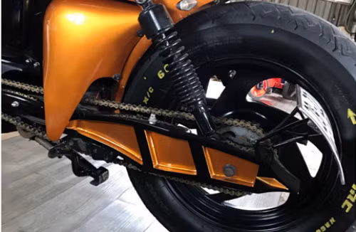 Anh Quang cho biết: "Chi phí độ chiếc xe Honda 67 cũ này từ 50 đến 70 triệu vì phụ tùng độ xe tự sáng chế và chủ yếu làm thủ công".