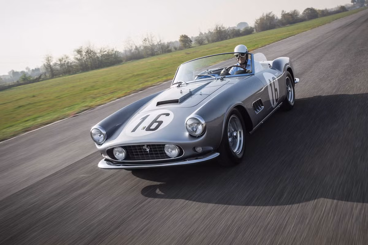 Sở dĩ có giá đắt đỏ như vậy bởi đây là một trong hai chiếc xe Ferrari độc nhất được chế tạo với toàn bộ thân xe được làm bằng nhồm. Cùng với đó, thành tích đứng thứ 5 chung cuộc tại cuộc đua xe nổi tiếng Le Mans 24h năm 1959 và nhiều cuộc đua khác trên thế giới cũng là lí do khiến nó có giá trị tăng dần theo thời gian.