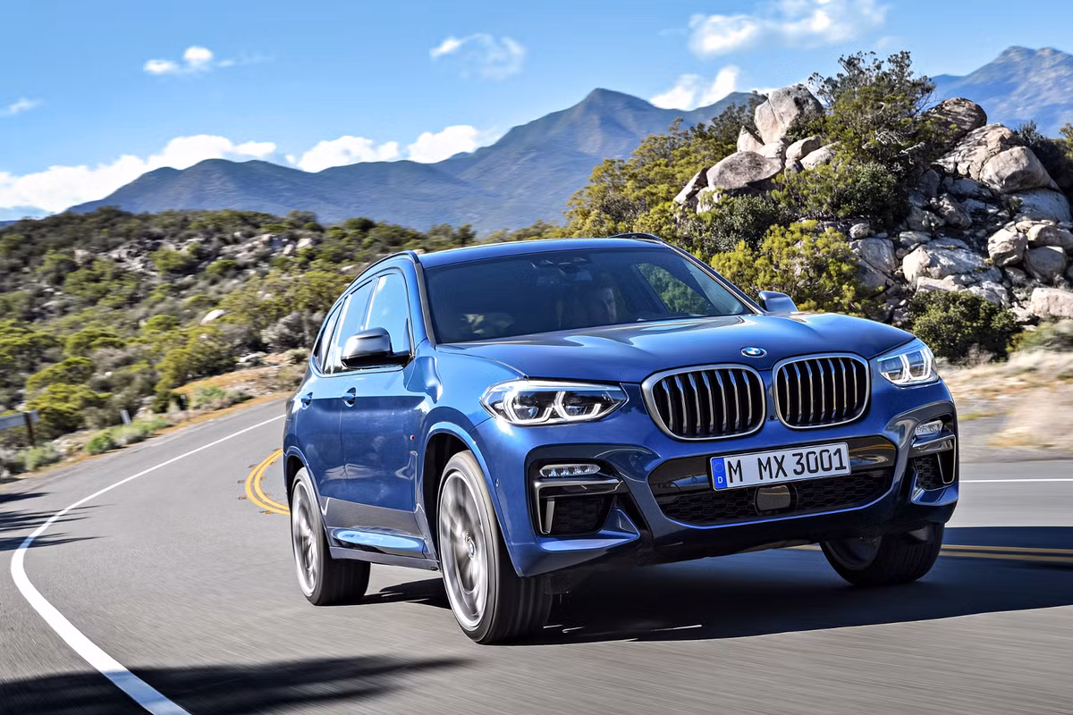 Đối thủ mới của Volvo XC60 thế hệ mới (2,1 tỷ đồng) vừa ra mắt tại Thái Lan tiếp tục gặp khó với mẫu xe SUV BMW X3 2018 đến từ thương hiệu Đức. Ở thời điểm hiện tại, thị trường “xứ sở Chùa vàng” chỉ mới đón nhận một biến thể duy nhất là cấu hình X3 xDrive20d giá 3,699 triệu baht (2,5 tỷ đồng).