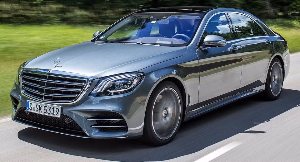 Ở dòng sản phẩm hiệu suất cao AMG. Phiên bản S63 sẽ sở hữu khối động cơ V8 4.0L Biturbo sản sinh công suất tối đa 603 mã lực thay thế loại V8 5.5L Biturbo trước đó. S63 AMG sẽ được trang bị hộp số AMG Speedshift MCT 9 cấp giúp xe có khả năng tăng tốc từ 0 – 96 km/h chỉ mất 3,4 giây. Mạnh nhất là phiên bản S65 AMG với khối động cơ V12 6.0L Biturbo cho công suất tối đa 621 mã lực.