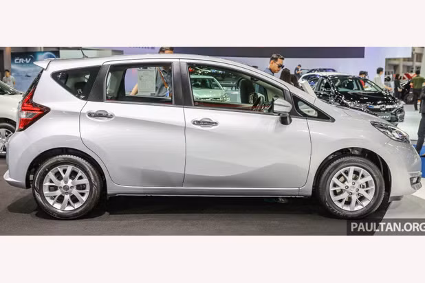 Là mẫu xe thuộc thế hệ thứ 2, cái tên Nissan Note ra mắt lần đầu tiên tới người tiêu dùng vào năm 2012, như vậy phiên bản thế hệ 2017 được xem là bản nâng cấp thư hai của mẫu xe này. 