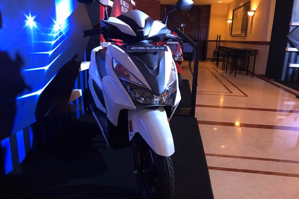 Honda Grazia có tới 6 màu tùy chọn cho khách hàng gồm: xanh kim loại, cam kim loại, trắng ngọc trai, đen sao đêm, xám kim loại và đỏ ngọc trai.