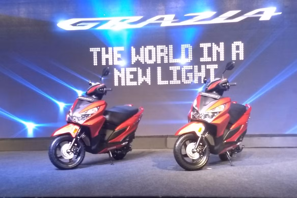 “Trái tim” của xe Honda Grazia mới này là loại động cơ đơn xy-lanh dung tích 124.9cc, làm mat bằng gió, sản sinh công suất tối đa 8.6 mã lực tại 6.500 vòng/phút và mô-men xoắn cực đại 10.54 Nm tại 5.000 vòng/phút. Đi kèm với động cơ là loại hộp số vô cấp.