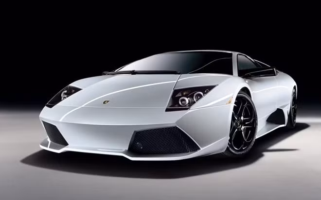 Lamborghini Murcielago LP-640 by Versace: Được xây dựng cho cả bản coupe lẫn roadster của dòng Murcielago, phiên bản Versace bổ sung các chi tiết thiết kế mang tính thời trang. Ngoài ra, gói hành lý mới cũng tạo thêm không gian để đồ cho người sử dụng.