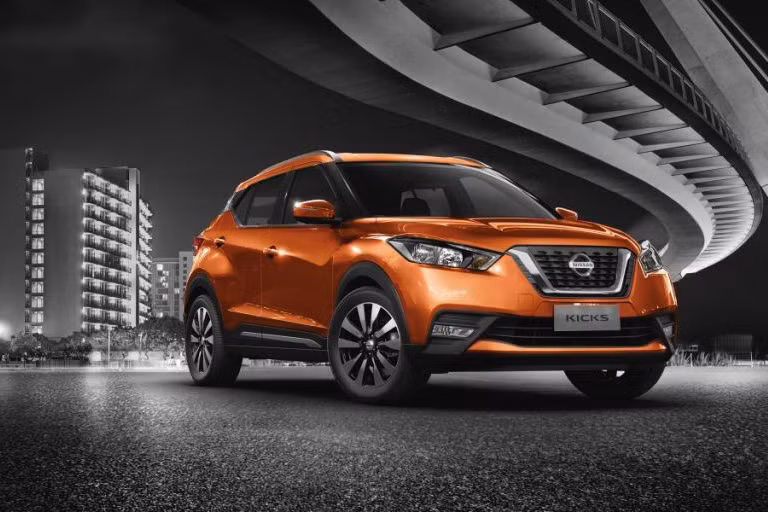 Tại gian hàng của hãng xe ôtô Nissan góp mặt tại Triển lãm Dubai International Motor Show 2017, thương hiệu xe hơi Nhật Bản đã đem tới một mẫu SUV giá rẻ Nissan Kicks với thiết kế nhỏ gọn, đa dụng.