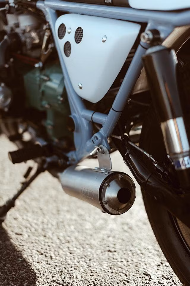 Ống xả được độ mới tạo nên âm thanh được cho là rất vui tai.