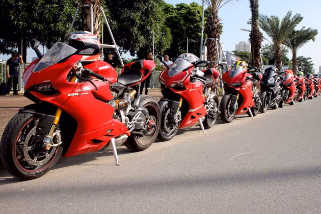 Nôi bật nhất trong dàn xe là 2 chiếc Ducati 1299 Panigale. Xe được ra mắt lần đầu tiên tại triển lãm EICMA 2014. Vẫn giữ nguyên kiểu dáng như thế hệ 1199 nhưng sở hữu khối động cơ V – twin Superquadro công suất 205 mã lực du tích xy – lanh 1285cc.