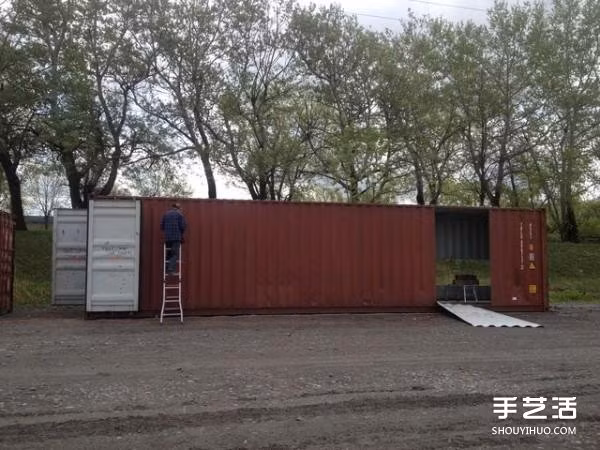 Căn biệt thự container trước khi được “cải tạo”...