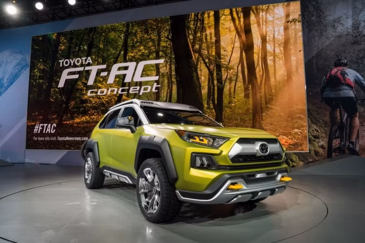 Chiếc concept mới được thiết kế dựa trên dòng xe off-road chuyên dụng với thân xe kích thước lớn cùng nhiều đường gân chắc chắn, hệ thống chiếu sáng dạng LED mạnh mẽ trước sau, lốp xe to bản với bộ vành hợp kim đa chấu cỡ lớn kích thước 20 inch.