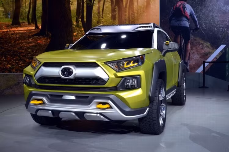 Đi kèm là hai bộ tời kéo và các tấm bảo vệ gầm bằng hợp kim nhôm trước sau.gương xe được tích hợp camera 360 hiển thị hình ảnh đa chiều cả trước và sau xe.