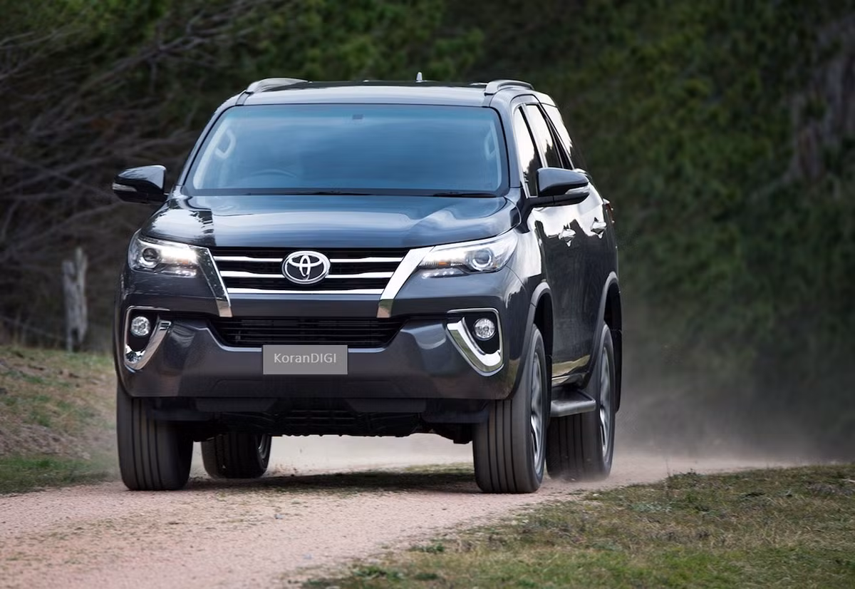 Phiên bản cao nhất là Fortuner Crusade 2018 cũng được giảm 5.000 USD xuống còn 56.990 USD (tương đương 1,29 tỷ đồng). Trên phiên bản này, xe được bổ sung thêm nhiều trang bị hiện đại như đèn pha bi-LED và la-zăng hợp kim 18 inch, ghế trước điều chỉnh điện 8 hướng. Hàng ghế sau của xe có cửa gió điều hòa độc lập, có thể gập lưng 60/40 và chỉnh tay, hệ thống âm thanh JBL 11 loa.