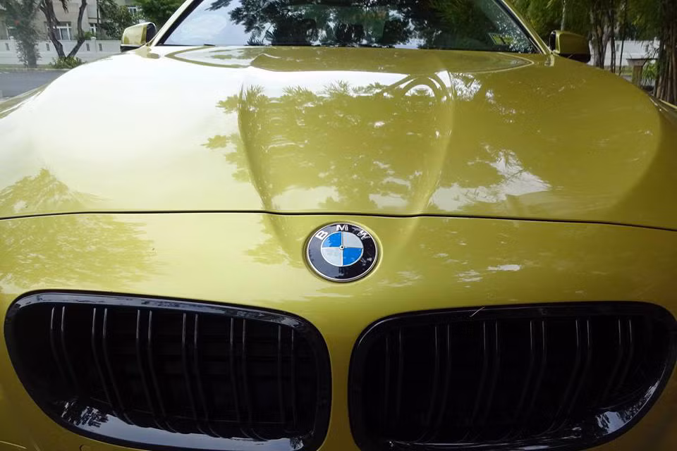 Các công nghệ mới khác cũng được trang bị trên xe càng làm tăng giá trị của BMW 5 Series như: hệ thống tái sinh năng lượng thắng/phanh, công nghệ tiết kiệm nhiên liệu cải tiến BMW EfficientDynamics, hệ thống kiểm soát cự ly đỗ xe (PDC)…