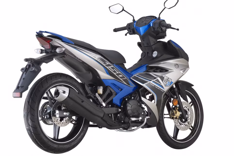 Kích thước bánh trước là 70/90-17M/C 38P, bánh sau là 120/70-17M/C 58P, dùng lốp không săm (không có thay đổi gì so với bản cũ).