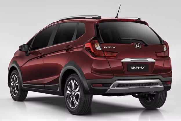 Tại thị trường Ấn Độ, Honda WR-V sẽ sử dụng xăng cùng phiên bản diesel. Phiên bản xăng sử dụng động cơ iVTEC 1.2 lít, công suất 88,8 mã lực tại 6.000 vòng/phút và mô-men xoắn 109 Nm tại 4.500 vòng/phút.