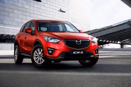 Nội thất có màn hình DVD, cửa sổ trời, cảm biến gạt mưa, sưởi ghế trước... Doanh số của xe Mazda CX5 thường xuyên đứng trong top 10 xe SUV-CUV bán chạy nhất Việt nam. Ưu điểm của Mazda CX-5 chính là giá thành hợp lý và thương hiệu Mazda đang dần trở nên thân thuộc với người tiêu dùng Việt Nam.