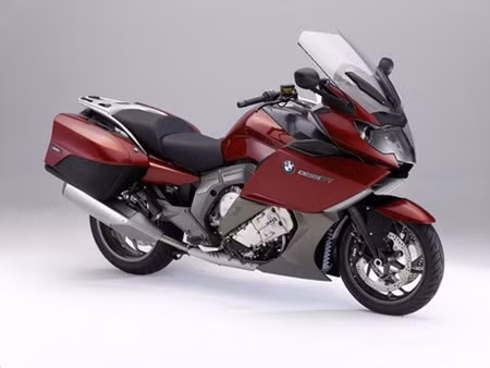 BMW K1600GT được trang bị khối động cơ 6 xi-lanh thẳng hàng 1649 cc, có công suất tối đa lên tới 160 mã lực tại 7.750 vòng/phút và mô-men xoắn cực đại 175 Nm tại 5.250 mm. Xe sử dụng hộp số 6 cấp.