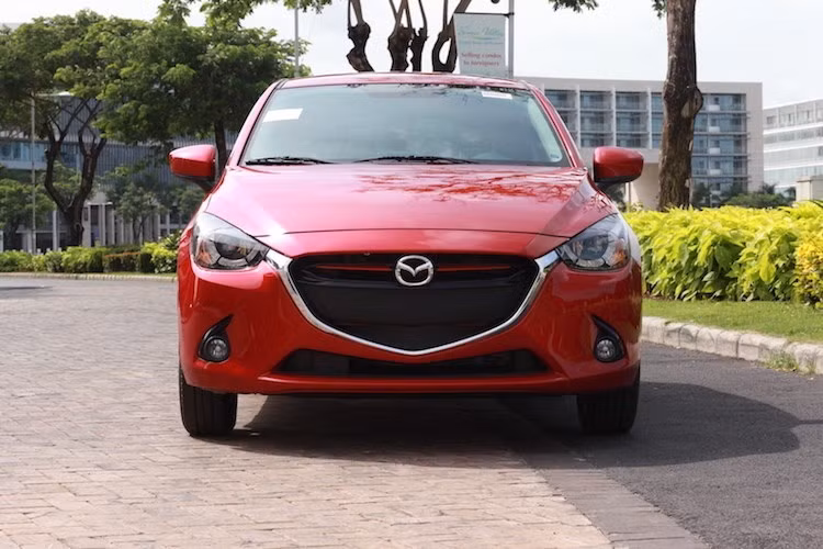 Mẫu xe hạng B Mazda2 được lắp ráp tại Việt nam nhằm cạnh tranh với Toyota Yaris, Ford Fiesta, Toyota Vios, Honda City... Xe được trang bị động cơ xăng 1.5L, hộp số tự động 6 cấp, công nghệ DOHC.