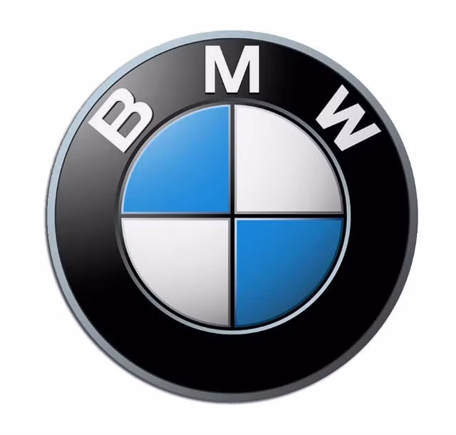 Sau nhiều lần thay đổi logo BMW vẫn thể hiện sự tự hào về màu xanh trắng của quê hương bằng cách giữ logo mang hình dáng của cánh quạt quay trên nền xanh. Đây thực chất là biểu tượng được phát triển từ thiết kế logo cũ của hãng Rapp Moternwerke – tiền thân của BMW, kết hợp với màu xanh trên nền logo là màu lá cờ của xứ Bavaria.