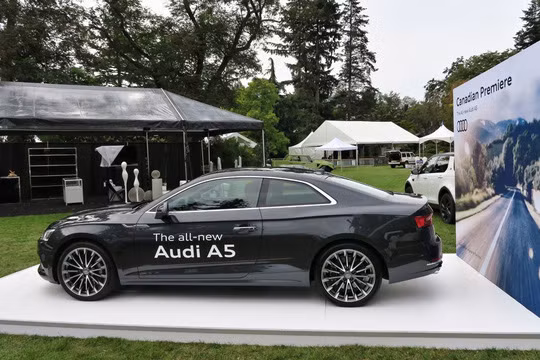 Trang bị an toàn trên Audi A5 Coupe là hệ thống điều khiển hành trình thích ứng Stop&amp;Go chuyên dành cho đường kẹt xe, cảnh báo va chạm phía sau, hệ thống tránh tai nạn, hỗ trợ cua và hệ thống Audi Pre-Sense...