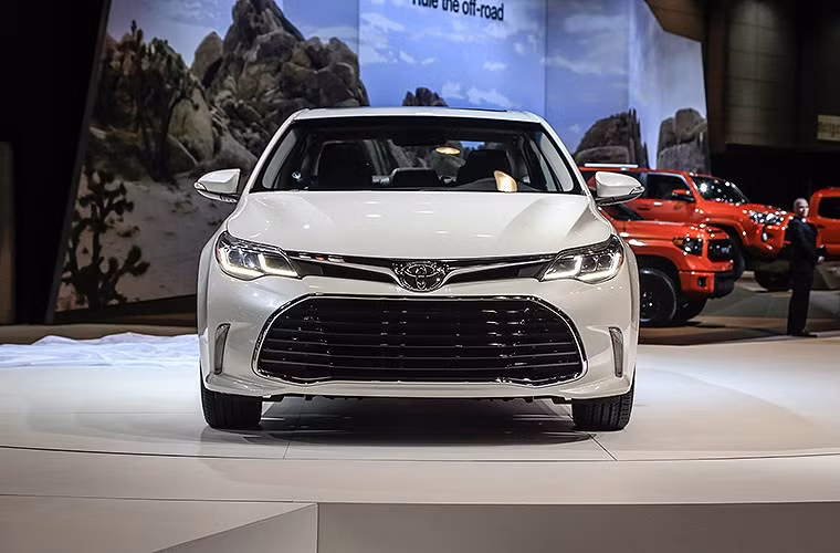 "Chúng tôi nghi ngờ rằng nhiều người mua chiếc sedan này vài năm trước đã bán chúng để đổi sang những chiếc crossover hấp dẫn hơn khi mà giá khí đốt thấp hơn đáng kể, do đó giảm thời gian trung bình mà họ sở hữu với Toyota Avalon ", ông Ly nhận định. Nhưng dù sao, Avalon cũng là mẫu sedan hiếm hoi nằm trong danh sách này.