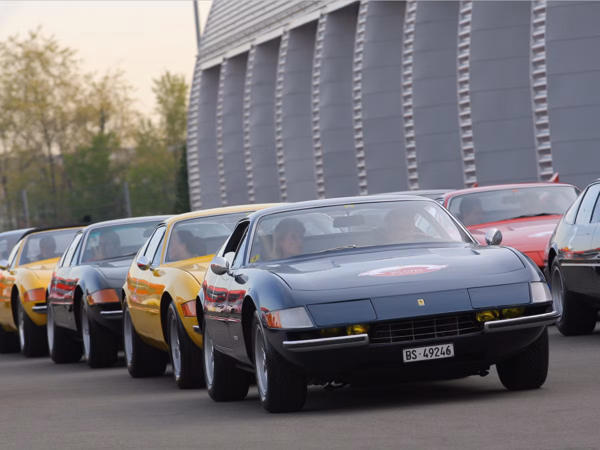 Sản xuất trong cả hai chiếc Berlinetta cứng cáp và các biến thể Spider biến thể từ năm 1968 đến năm 1973, chiếc 365 Daytona có lẽ là chiếc Ferrari hay nhất mọi thời đại. Chiếc xe thể thao thời trang này được trang bị "Daytona" không chính thức từ chiếc xe thống trị 1-2-3 kết thúc tại cuộc đua 24 Hours of Daytona năm 1967.