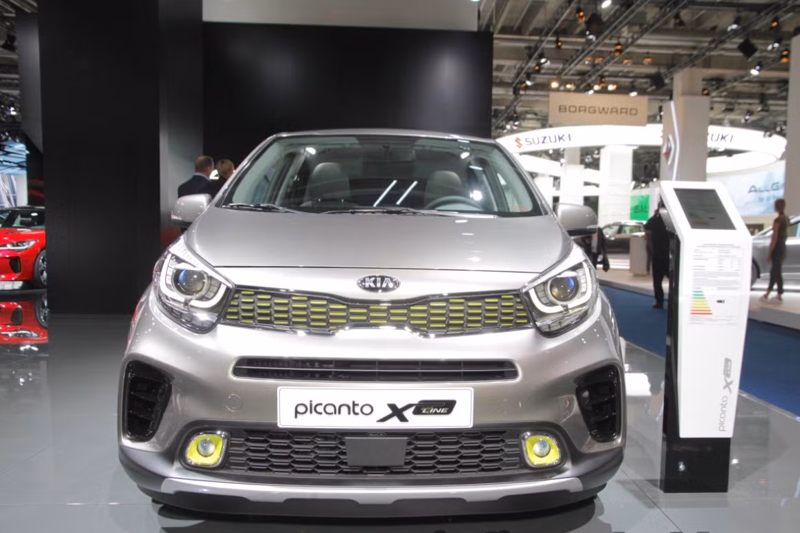 Xe có khả năng tăng tốc từ 0–100km/h chỉ mất 10,1 giây. Mức tiêu hao nhiên liệu trung bình của xe là 4,5 lít/100km. Picanto X-Line sẽ bắt đầu được bán ra tại châu Âu vào cuối năm nay và tại Anh vào đầu năm 2018.