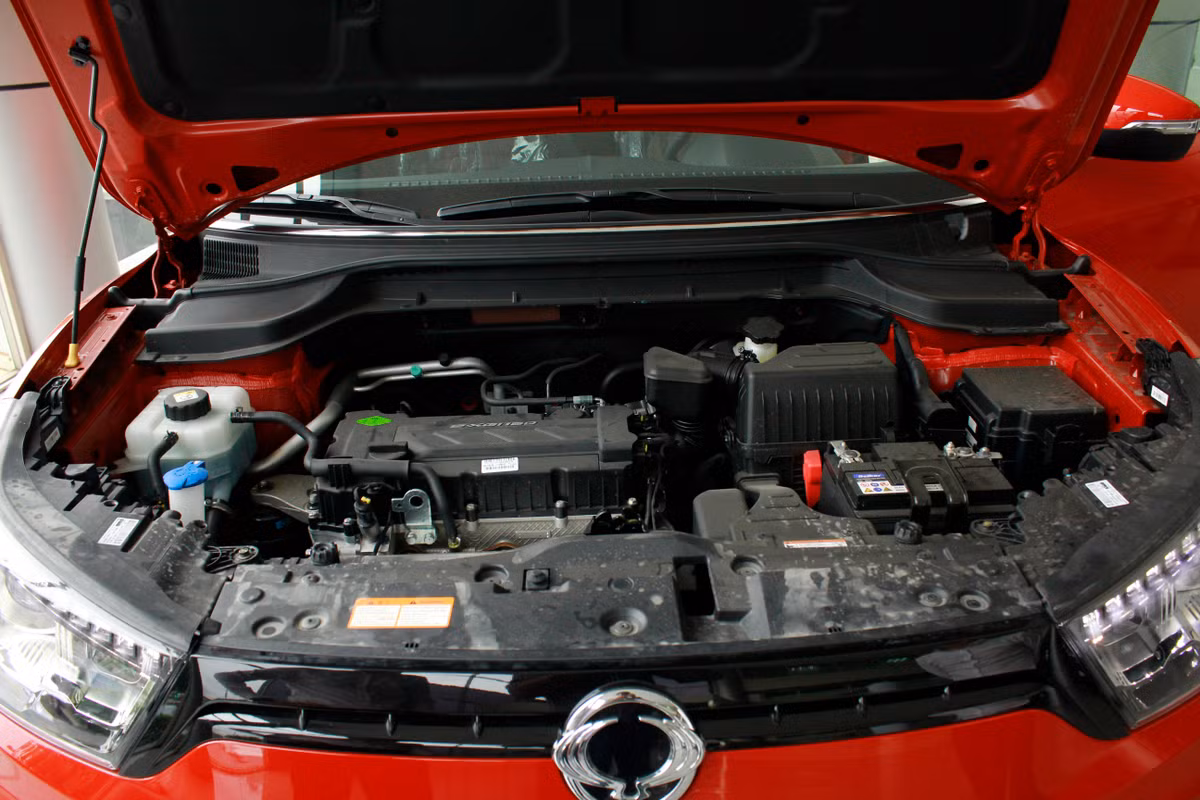 Ssangyong Tivoli do AutoK cung cấp hiện chỉ có một trang bị động cơ duy nhất là bản chạy xăng e-XGi160, 4 xy-lanh, dung tích 1.6L, cho công suất cực đại 126 mã lực và mô-men xoắn lớn nhất 157 Nm, kết hợp hộp số tự động Aisin 6 cấp.