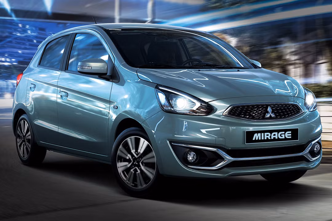 Mitsubishi Mirage là mẫu xe hatchback cỡ nhỏ của hãng Mitsubishi được nhập khẩu từ Thái Lan với giá công bố từ 448-523 triệu đồng. So với các đối thủ trong cùng phân khúc, giá của Mirage thấp hơn khá nhiều.