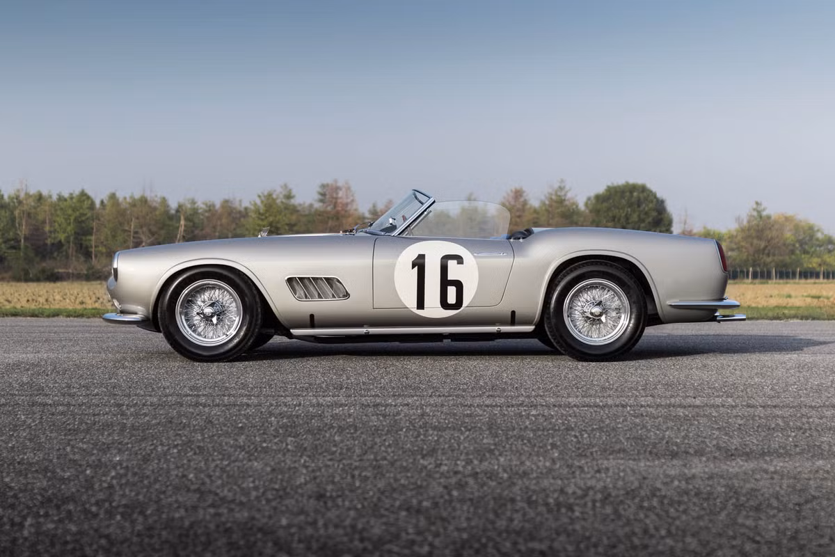 Trên thế giới kể từ năm 1953-1960 chỉ có 50 chiếc 250 GT California Spyder LWB được hãng siêu xe Ferrari chế tạo. Dòng xe này có công suất lên đến 250 mã lực nhờ kế thừa sức mạnh của chiếc xe đua bản 250 Tour de France.
