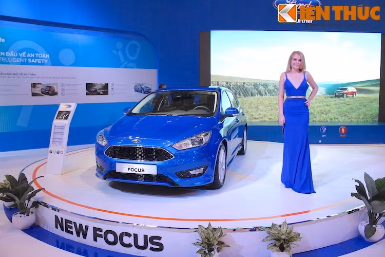 Ford Focus là mẫu xe hạng C được lắp ráp trong nước và được bán ra với 4 phiên bản, trong đó Ford Focus Trend 1.5L EcoBoost mới được giới thiệu hồi đầu năm và được lược giản nhiều trang bị để hạ giá thành và cạnh tranh với Mazda 3 1.5L sedan và Kia Cerato 2.0L.