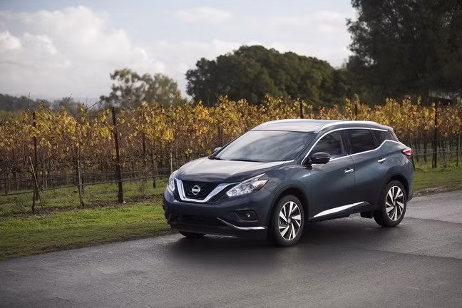 Nissan Murano 2018 vẫn tiếp tục sử dụng động cơ V6 3.5L có công suất 260 mã lực và mô men xoắn 325 Nm, hộp số tự động vô cấp CVT Xtronic. Hệ dẫn động cầu trước tiêu chuẩn và tùy chọn hệ dẫn động 4 bánh AWD.