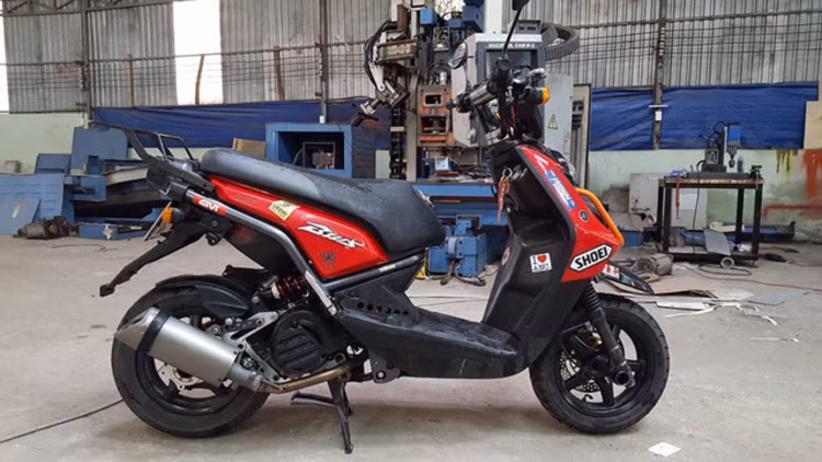 Bên cạnh việc tìm kiếm để mua xe tốt, nhiều người chơi thuộc 2 nhóm này còn nâng cấp những món đồ có giá trị lên chiếc xe, đặc biệt một số thành viên của nhóm BWS Sài Gòn còn tự nghiên cứu và chế tạo thành công gắp sau đơn dạng monoshock bằng nhôm tiện CNC cho mẫu xe này.