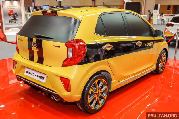 Nằm dưới nắp ca-pô của Kia Picanto thế hệ mới là một khối động cơ 4 xi-lanh, dung tích 1.25L, DOHC, sản sinh ra công suất 83 mã lực ở vòng tua 6.000 vòng/phút và mô-men xoắn cực đại 122 Nm ở 4.000 vòng/phút, đi kèm là hộp số tự động 4 cấp.