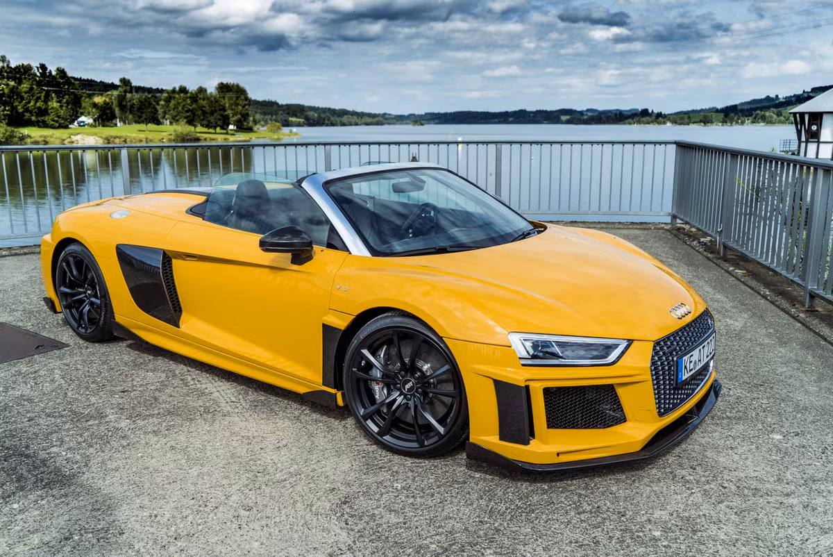 Hai gói độ này như tên gọi của nó, nhằm thực hiện những tinh chỉnh hợp lý để R8 tiêu chuẩn có thể phù hợp được với việc sử dụng hàng ngày hoặc một chiếc xe mui trần đầy hoang dã trên đường đua.