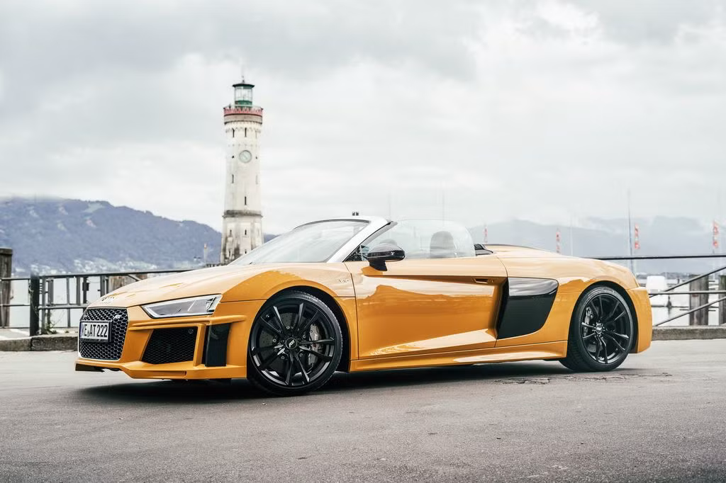  Hãng độ xe ABT chưa tiết lộ giá bán của hai gói độ “Street" và "Race” trên Audi R8 Spyder. Tuy nhiên, Audi R8 V10 Spyder 2017 nguyên bản có giá bán 179.000 Euro, tương đương 199.000 USD tại thị trường châu Âu. Nguồn ảnh: gtspirit.com.