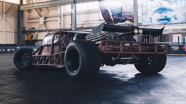 Với chương trình Fast &amp; Furious Live sẽ diễn ra vào 2018, người hâm mộ dòng phim đua xe này sẽ có cơ hội nhìn tận mắt chiếc Flip Car xuất hiện trong trong Fast &amp; Furious 6. Đây là chiếc xe độ sở hữu động cơ V8 cung cấp 500 mã lực và có khả năng khiến một chiếc xe khác "lộn vòng" rất ngoạn mục.