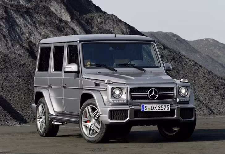 Tuy nhiên do có trọng lượng nặng và thân xe như một "cục gạch", G65 chỉ có thể tăng tốc từ 0-100 km/h trong 5,4 giây và đạt tốc độ cực đại 230 km/h, đồng thời mức giá của G65 cũng nhẹ nhàng hơn với 220.700 USD.