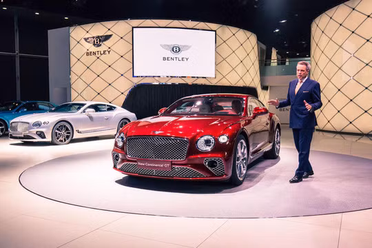 Bentley Continental GT 2018 sử dụng động cơ xăng W12, tăng áp kép, dung tích 6.0 lít với công suất tối đa 626 mã lực và mô-men xoắn cực đại 900 Nm. Sức mạnh này cho phép Bentley Continental GT 2018 tăng tốc từ 0-100 km/h trong 3,7 giây trước khi đạt vận tốc tối đa 333 km/h, lượng xăng tiêu thụ trung bình 12,2 lít/100 km.