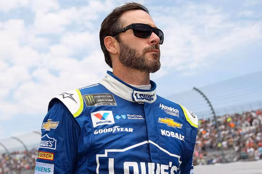 Với 5 lần vô địch liên tục trong lịch sử, anh trở thành tay đua vĩ đại nhất trong làng đua xe. Hiện anh đang thi đấu trong màu áo đội tuyển Hendrick Motorsports