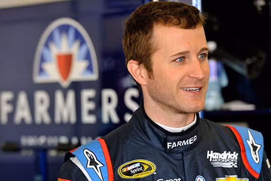 Xếp thứ 10 là tay đua Kesey Kahne với số tiền 9,8 triệu đô (2016). Anh là một trong những tay đua thành công của giải NASCAR. Hiện Kesey Kahne đang thi đấu trong màu áo đội Hendrick Motorsports