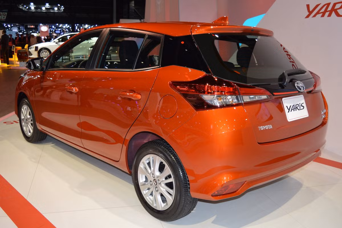 Khả năng vận hành của xe đến từ động cơ xăng 4 xi-lanh, dung tích 1.5 lít có công suất 105 mã lực và mô men xoắn cực đại 140 Nm, đi kèm hộp số Multidrive của Toyota.