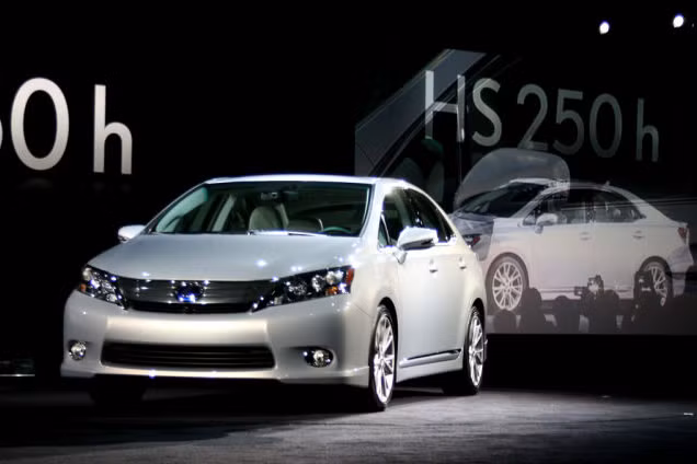 Mẫu xe sedan Lexus HS 250h được ra mắt lần đầu tiên tạ Triển lãm Bắc Mỹ 2008 và được bán ra thị trường vào năm sau đó. Tuy nhiên mẫu xe này thực sự không như kỳ vọng của nhà sản xuất.